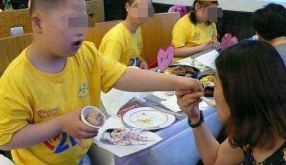 高龄产妇冒死生下男孩,40岁高龄产妇生下孩子的经历