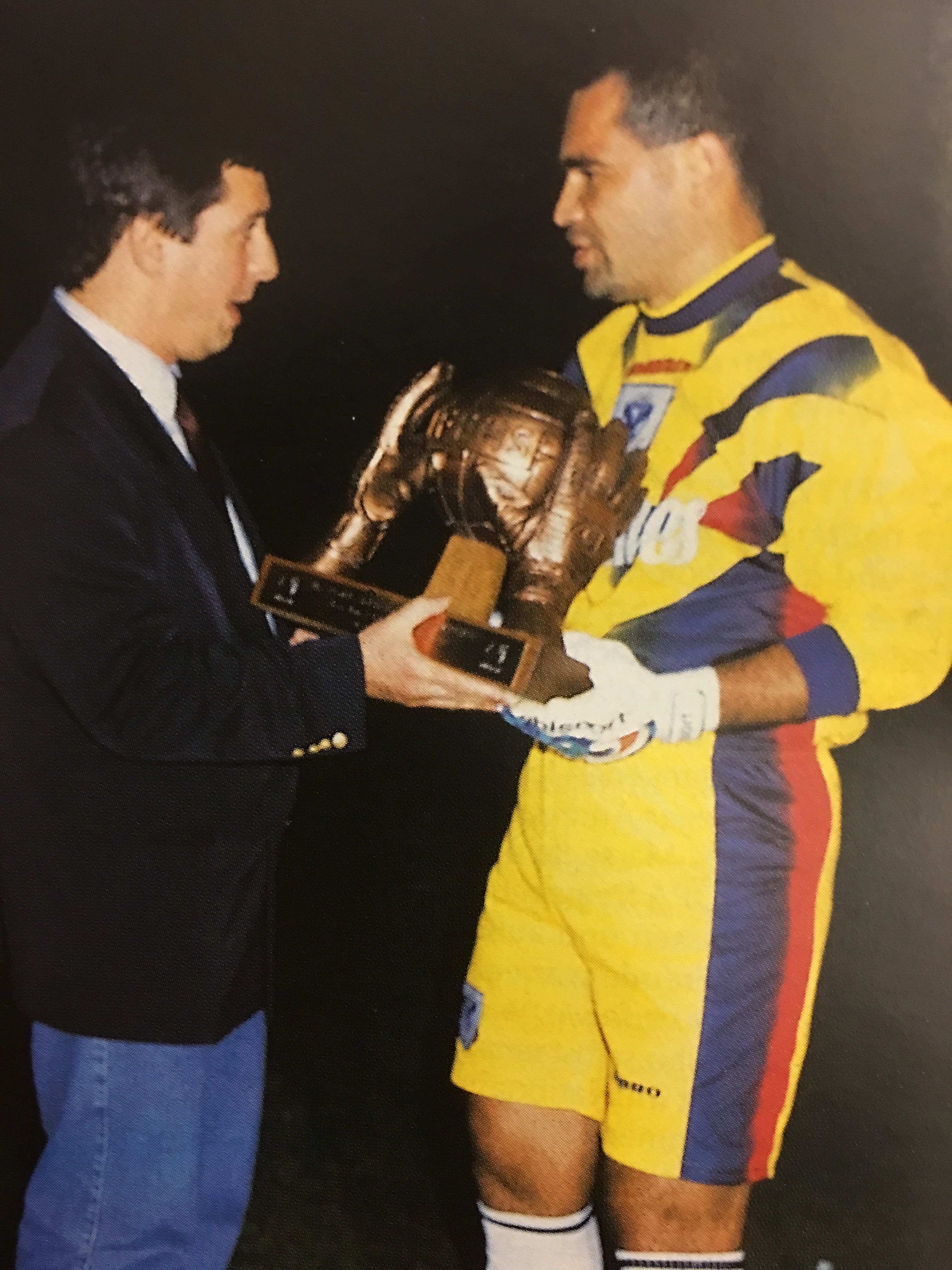 布冯当选iffhs评选的历史最佳门将,iffhs年度最佳门将候选