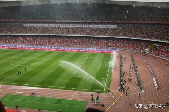 足球场演唱会和篮球馆演唱会区别,足球场和体育场演唱会