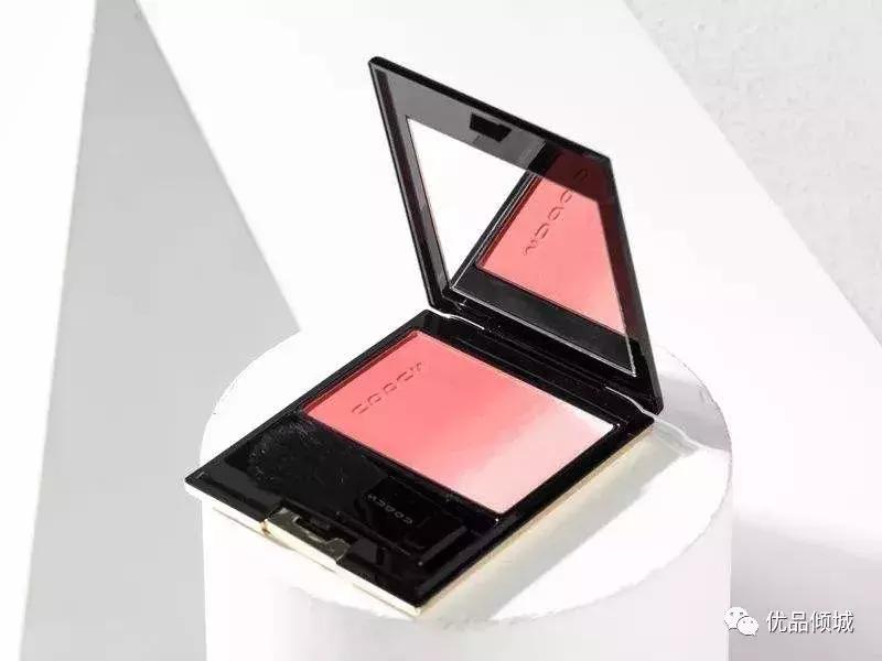 日系女生腮红妆容,韩系清透感妆容用什么颜色的腮红