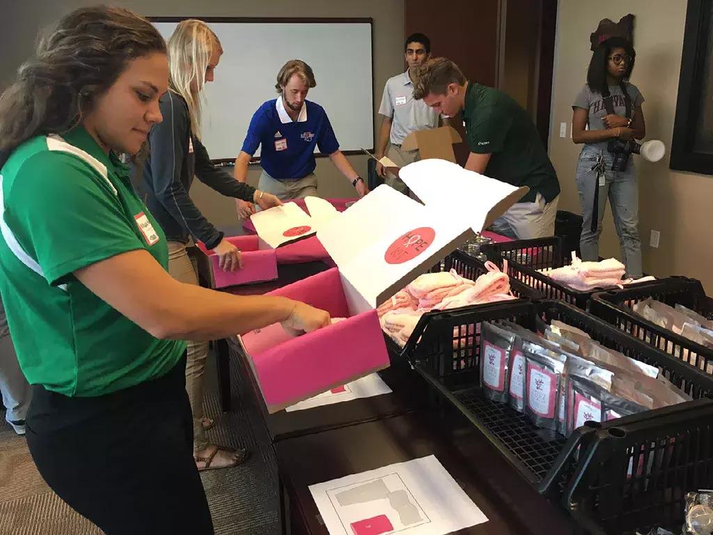 FBS分区中唯一由女总裁率领的美国南部大*联学**盟—ConferenceUSA