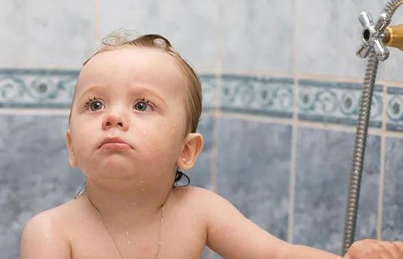 恋奶、吃手指、摸*处私**，孩子这些“瘾”，背后真相千万别轻忽