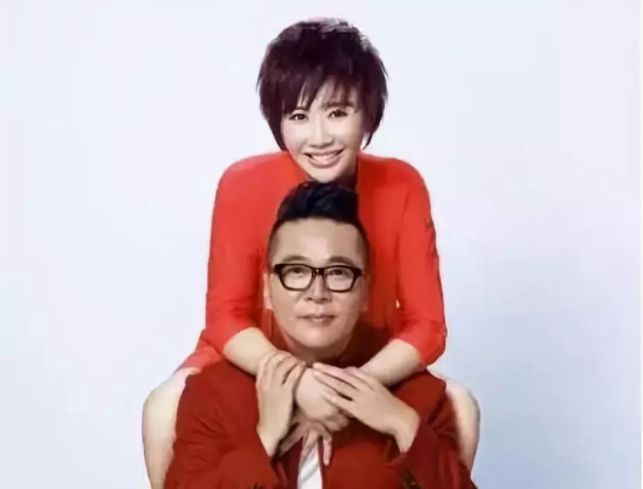 他曾嗓子患病，苦等20年，终于娶了《小芳》歌里的小芳本人