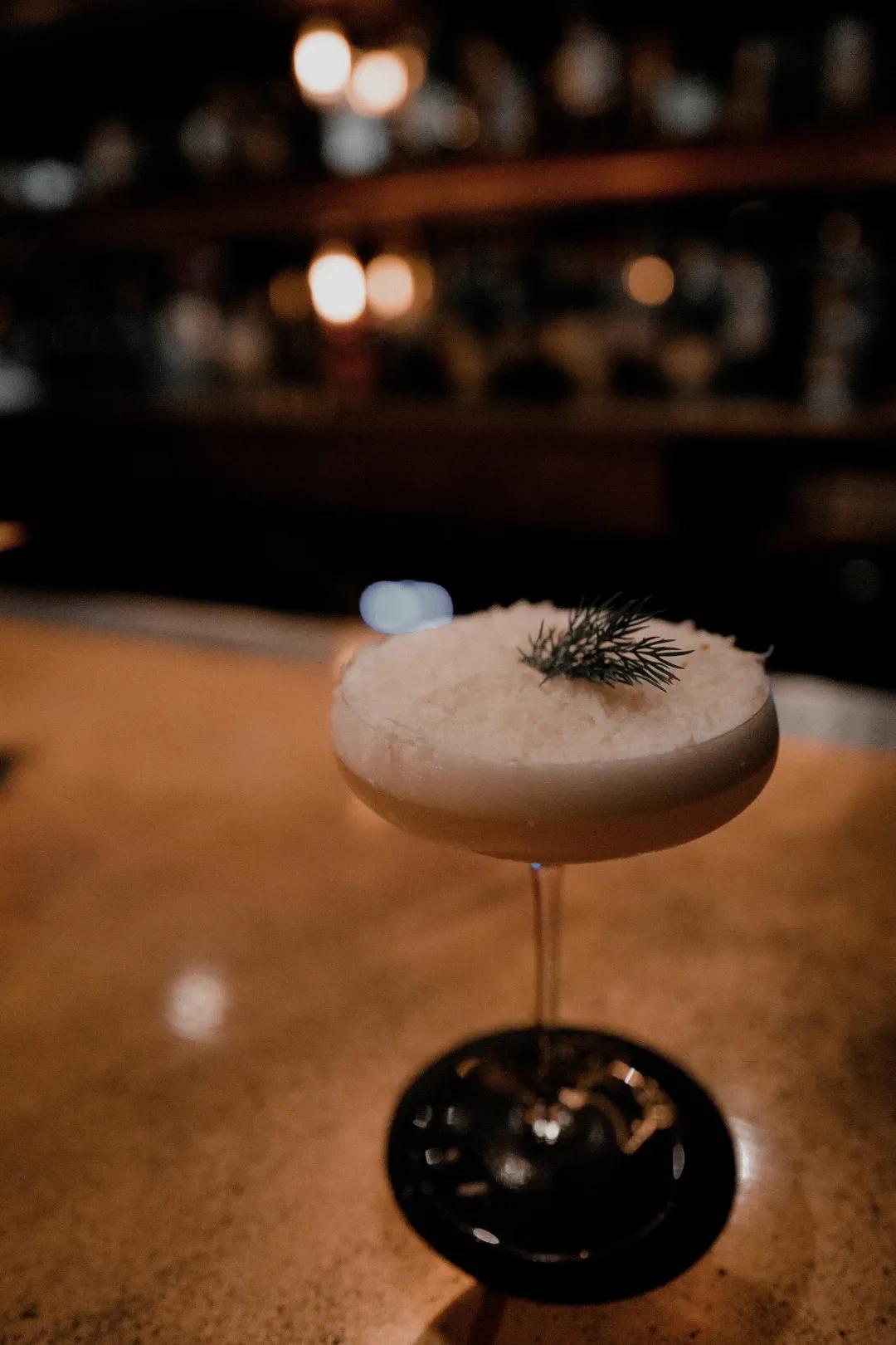 在上海的天花板酒吧“闯关”，喝到第五杯我悟了