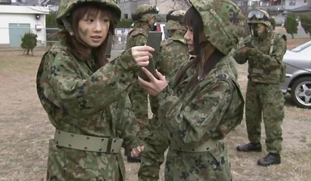 日本女兵阅兵震撼场面,日本阅兵式上的女兵