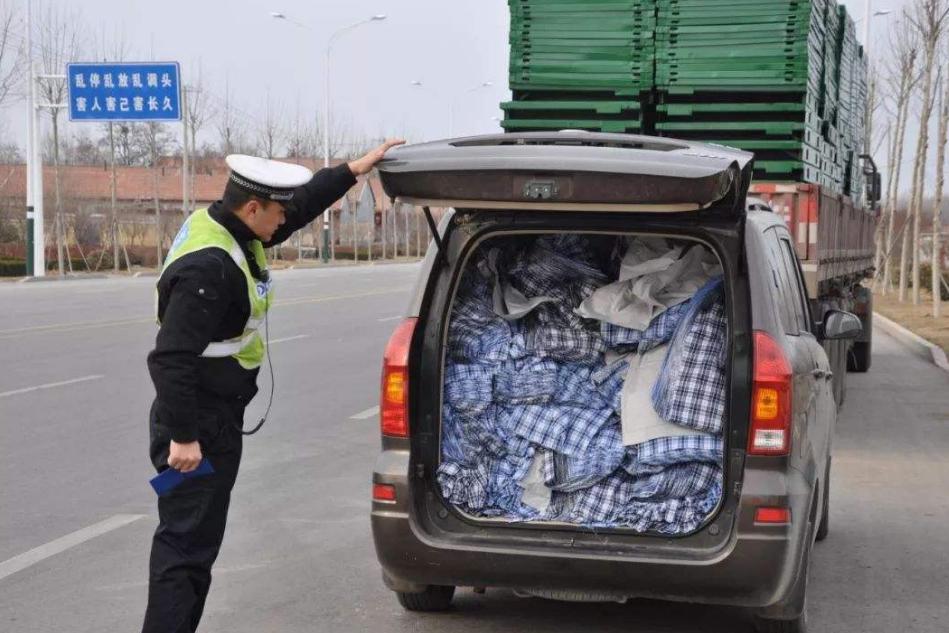 私家车拉货摆摊犯法吗,私家车摆摊交警会查吗
