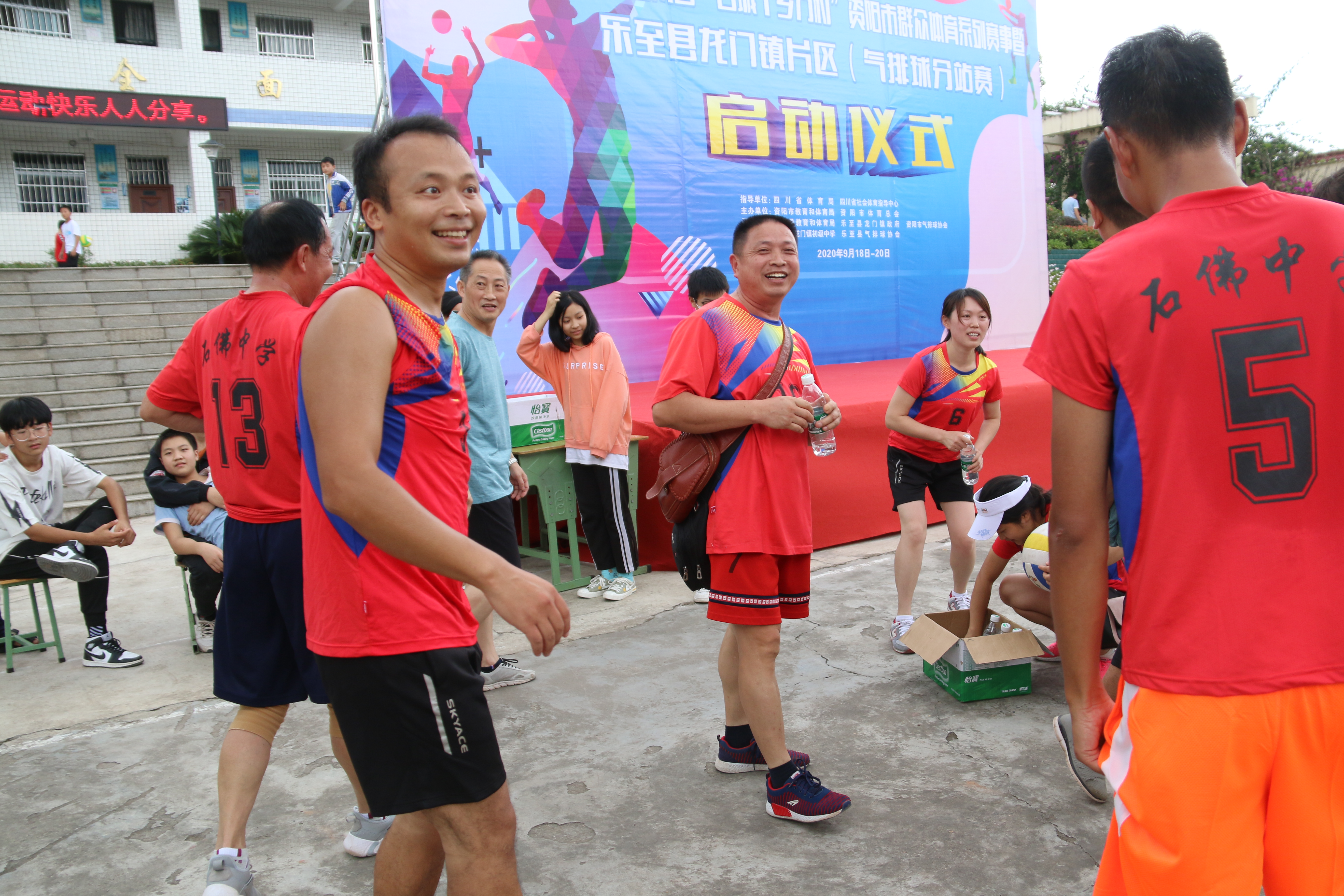 拼出来的冠军值得喝彩，乐至县石佛中学勇夺省级气排球分站赛首金