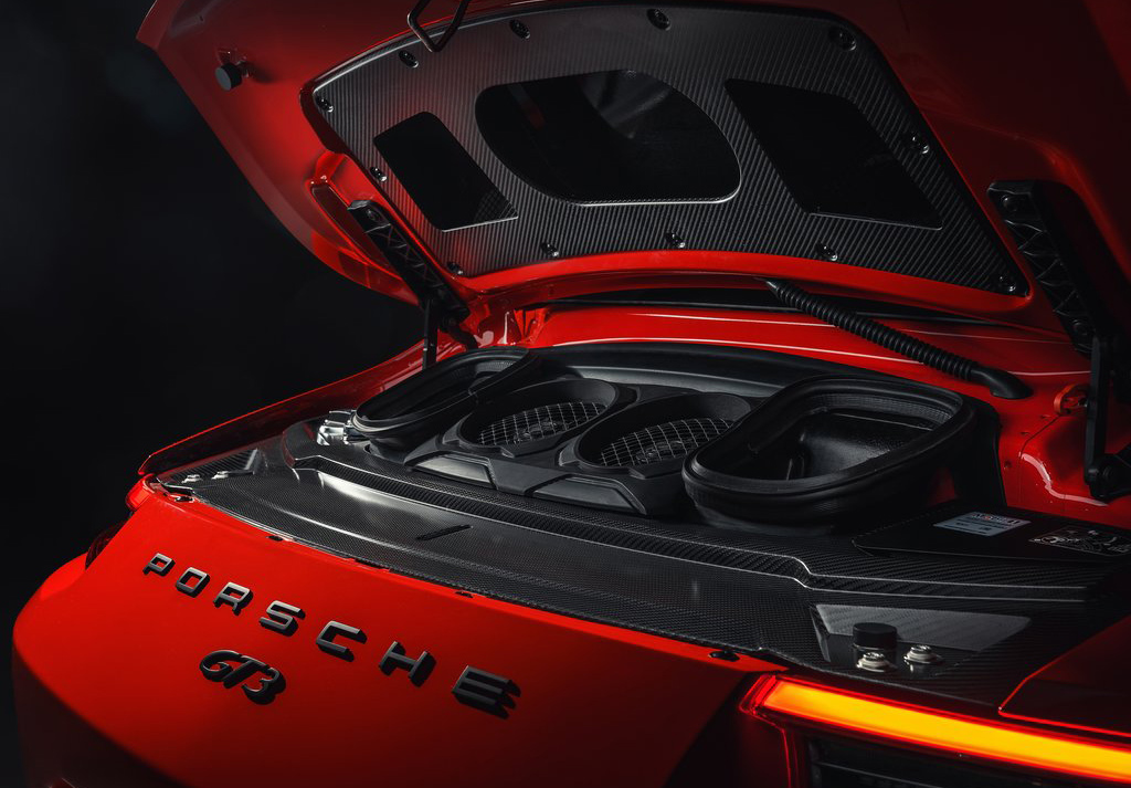 如何在聊天中表露你了解保时捷？*用御**机油是美孚1号