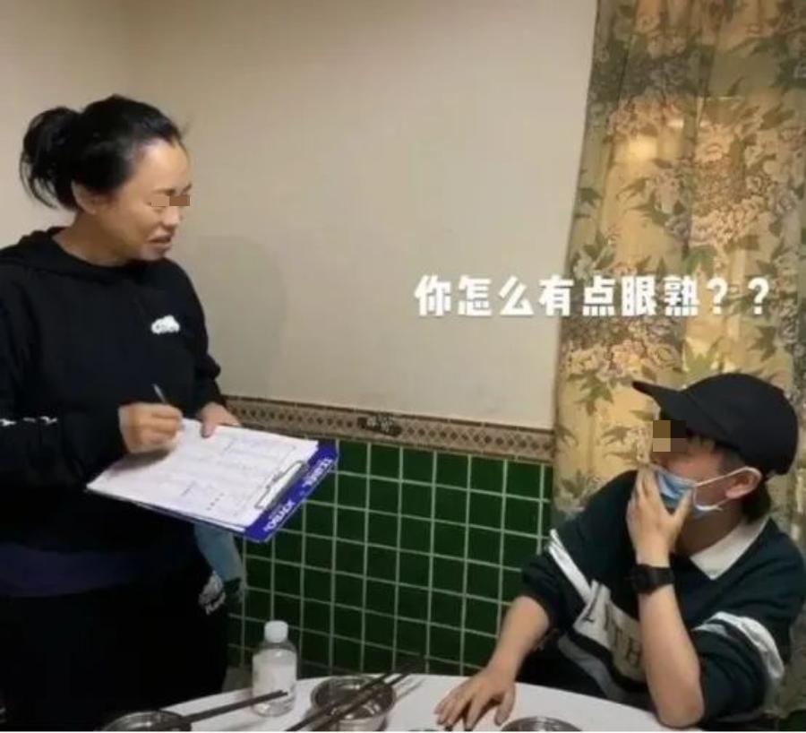 女星当服务员,明星饭店当服务员