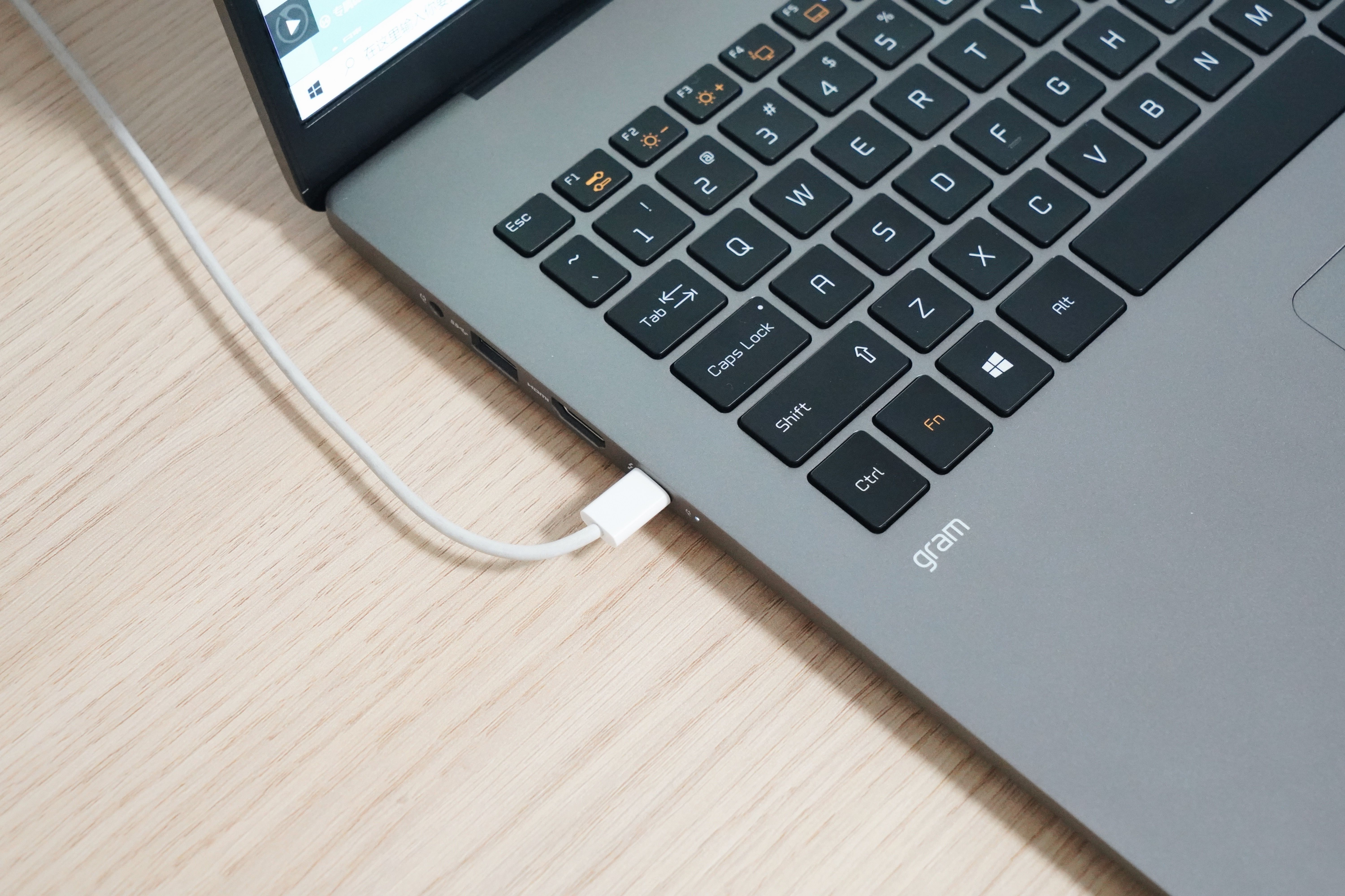 lggram笔记本为什么买的人少,苹果macbookpro和lggram