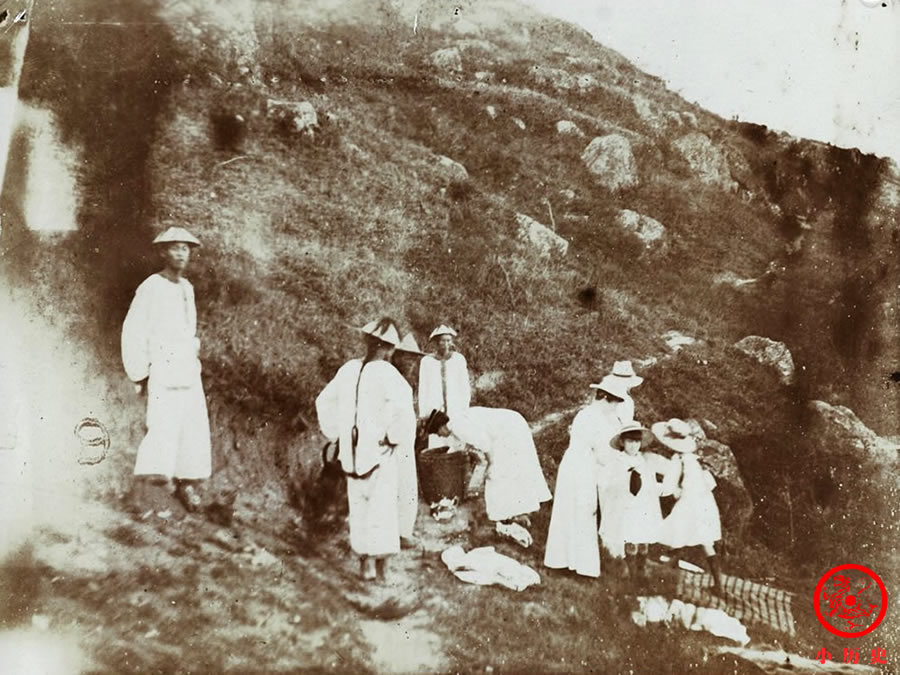 晚清老照片：慈禧太后年老色衰表情僵硬，袁世凯在巡抚衙门留影