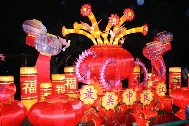 新春打卡重庆香水百合网红艺术节，坐小火车、玩玻璃滑道...