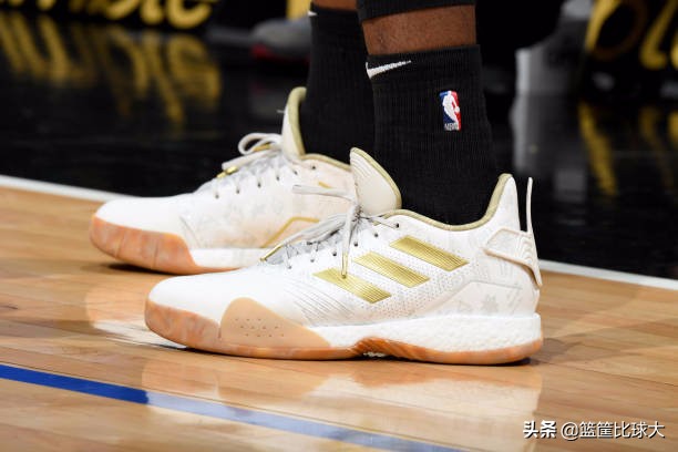 哈勒尔秀个性定制！3月12日NBA赛场球鞋赏析