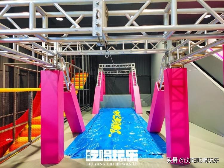 蹦床馆网红滑梯室内,旱雪滑梯蹦床公园