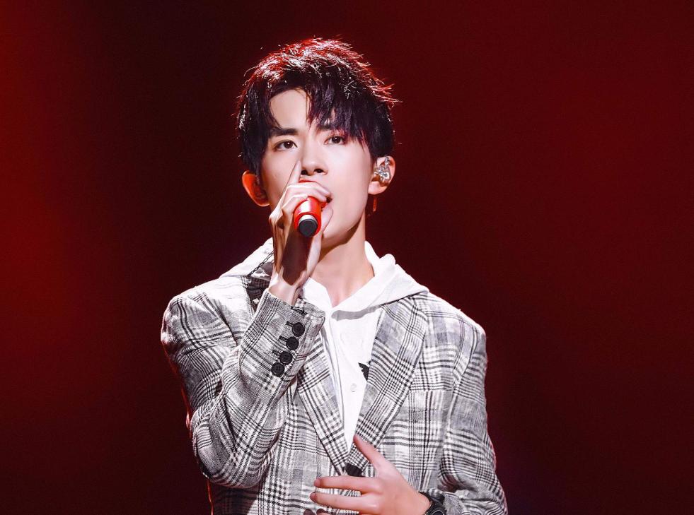 明星唱歌忘歌词视频,明星唱歌忘歌词合集