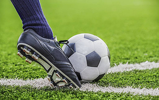 卡洛斯回国踢球仍然重炮,球王不踢球