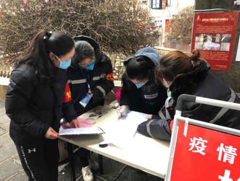 记疫情防控一线的最美志愿者 (疫路有你为爱助力致敬最美志愿者)