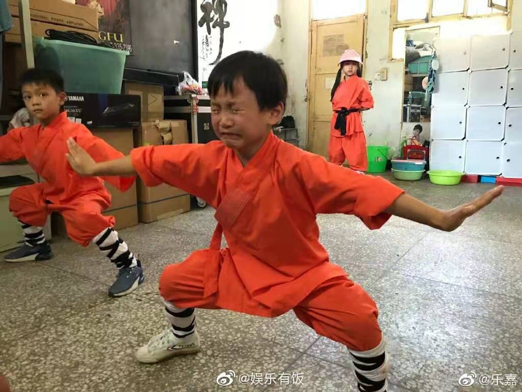 明星育儿经：乐嘉送灵儿去少林寺，张亮说不能直接亲吻女儿