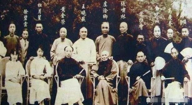 政府抗疫不力，巴西黑帮封城获赞？醒醒，真实黑帮可没这么正能量