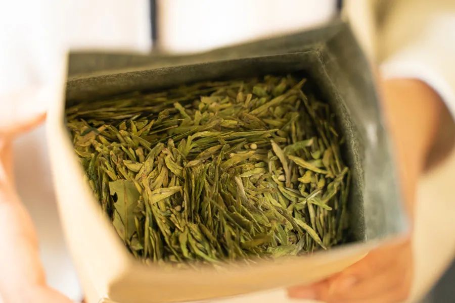 被薇娅直播间榨干零食预算后，写出了这篇测评报告（上）