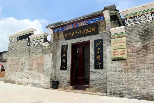 待到春暖花开时与你共赏樱花烂漫,待到春暖花开日便是把酒言欢时