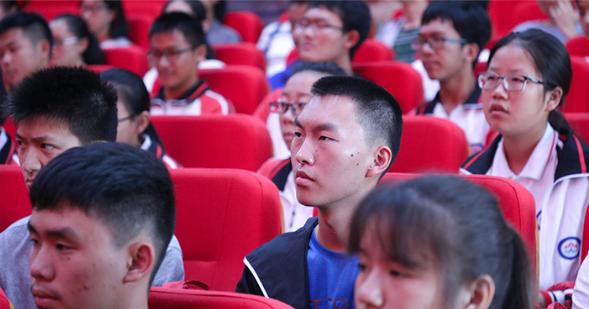 九机网为云大毕业生捐赠7000枚纪念章，科技助学项目即将开启