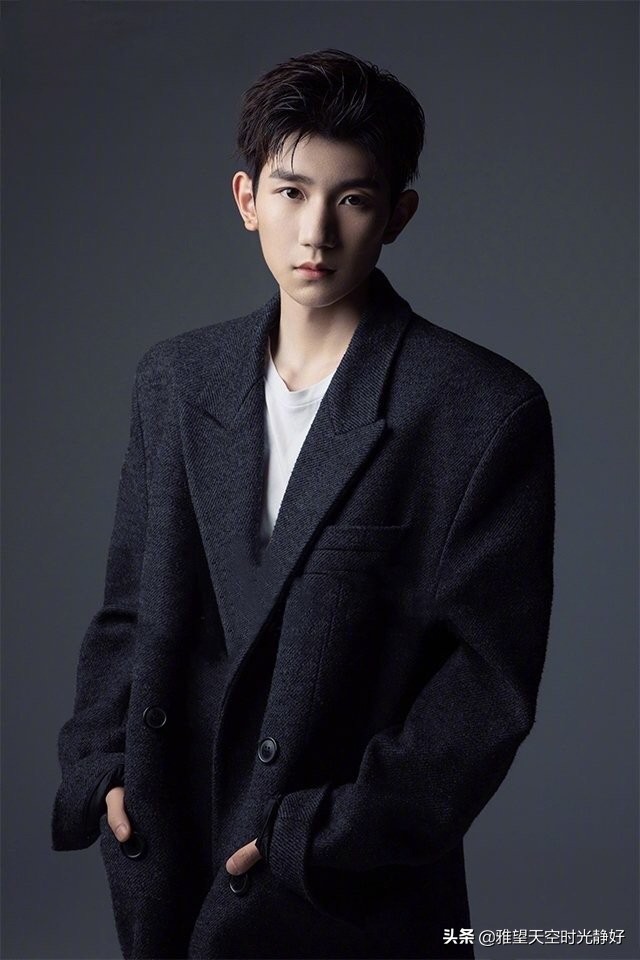 痞帅风男明星壁纸黑色,黑色西装壁纸