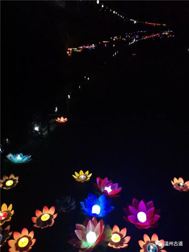 悬崖栈道景区游览图,旅游绝壁栈道探险