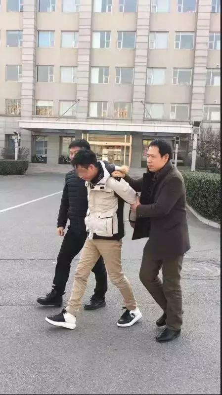 合肥警方清晨突查娱乐会所,出动4000警力抓捕现场