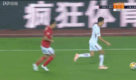 保利尼奥郑龙冯潇霆,保利尼奥看冯潇霆