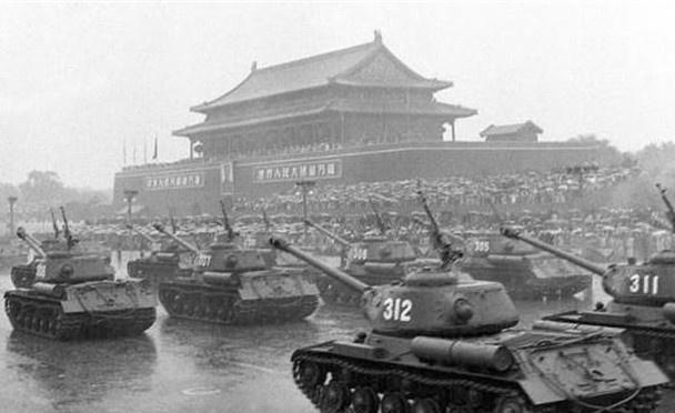 中国军人雨中阅兵完整版,中国军人阅兵震撼外国全场