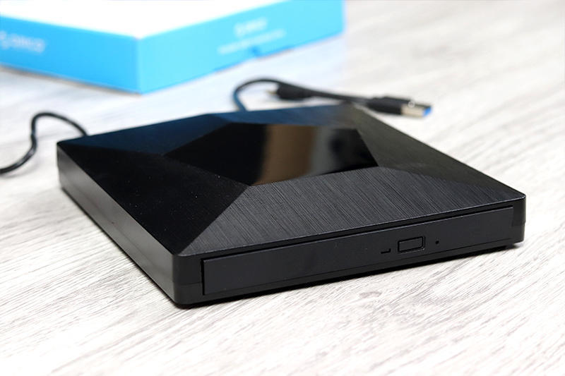 光盘在光驱里会一直转吗,光盘在光驱里转不动