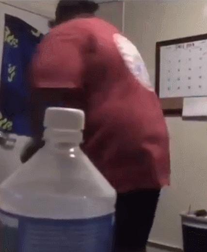 瓶盖挑战康纳,瓶盖挑战潘玮柏