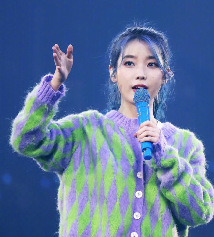 iu吊唁雪莉的图片,iu得知雪莉去世崩溃大哭