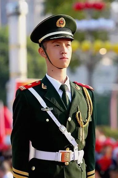 小时候想当兵的孩子,那些年梦想着当兵的孩子