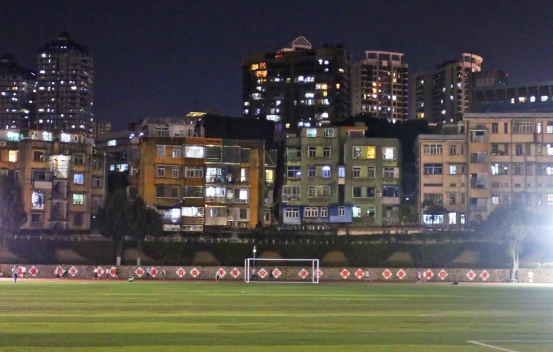 不到人民体育场，你不会知道厦门的秋夜有多野