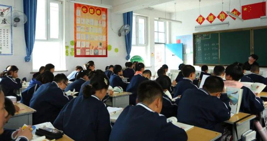 初二学生叛逆作为家长应如何管教,初二逆反难管暴躁怎么辅导学习