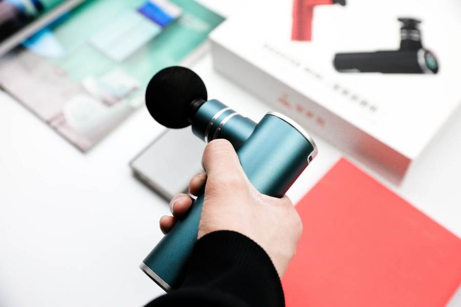 菠萝君筋膜枪高频震动,筋膜枪新二代黑科技按摩神器