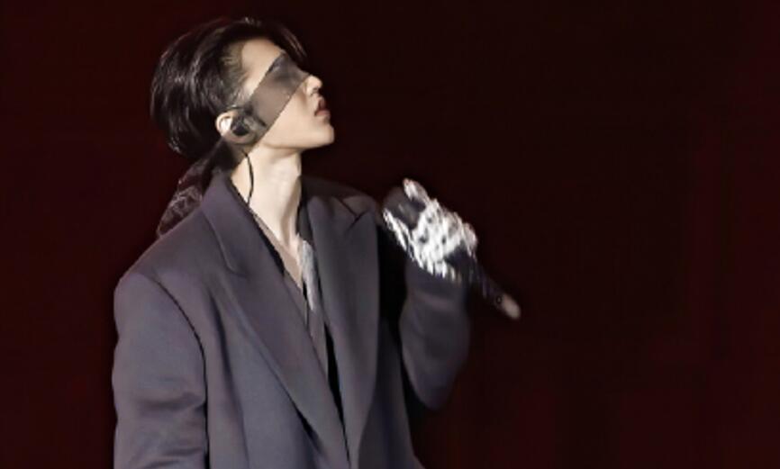 男星张艺兴王一博制服合集,王一博头身比例和张艺兴对比