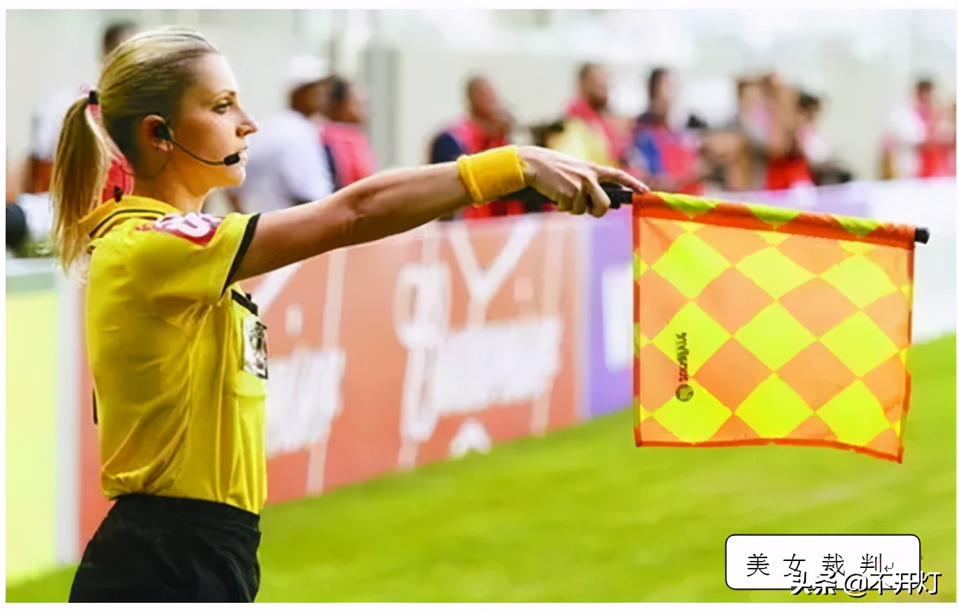 上港两球被吹越位,上港越位