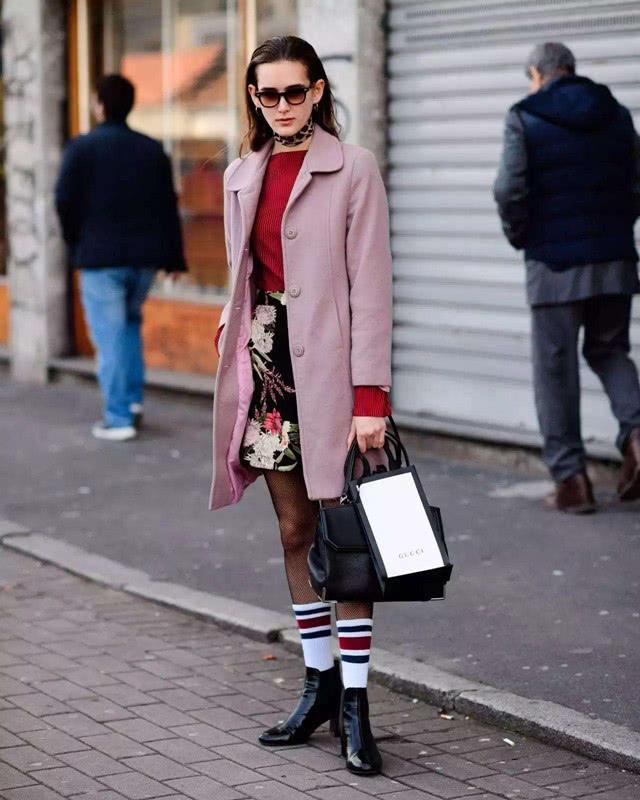 迪丽热巴袜子潮流,迪丽热巴橙色袜子搭配