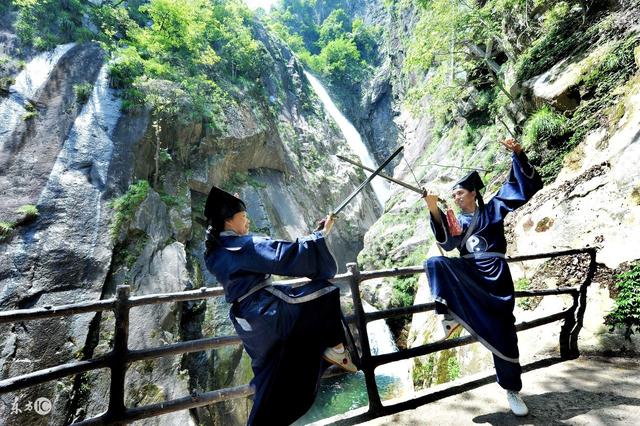 小说：小伙意外得罪师兄，为了将功赎罪，竟偷偷带他杀仙猪吃肉