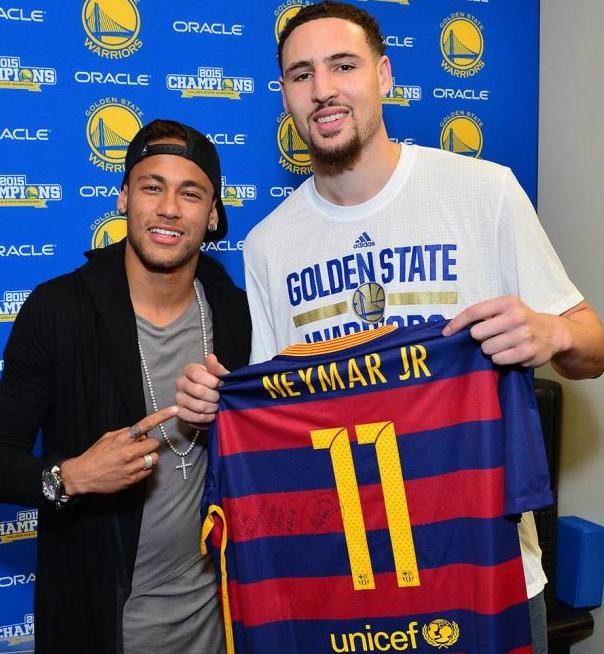 篮球明星和足球明星身价对比,奥尼尔体型和姚明的体型