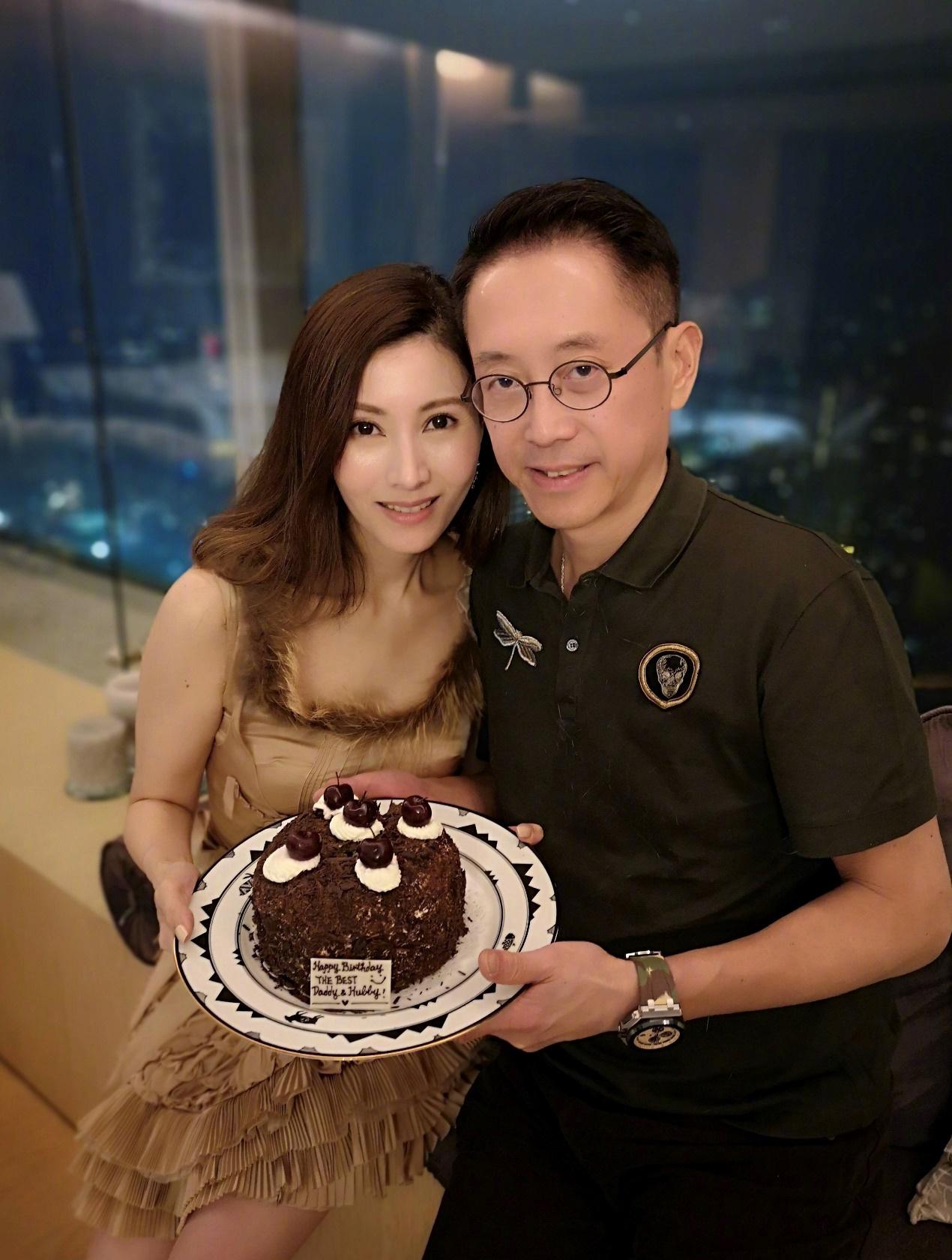 李嘉欣带儿子逛超市,李嘉欣和儿子同框穿搭