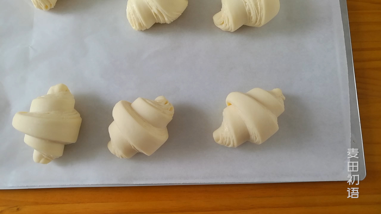 牛角包可颂面包开酥教程视频,牛角包可颂手动开酥