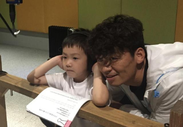 王宝强与马蓉年龄差距是多少,马蓉离婚后有没有带孩子