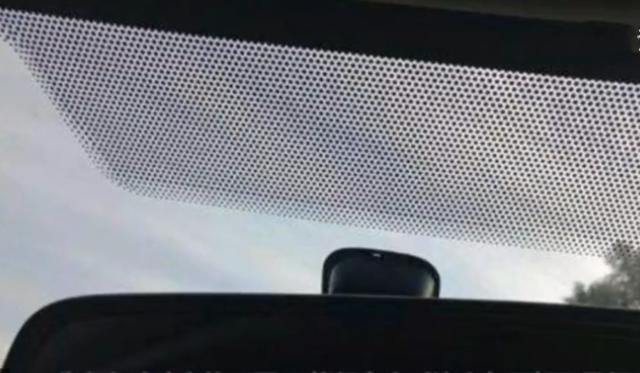 汽车玻璃小黑点能贴膜吗,汽车玻璃黑点区域去除