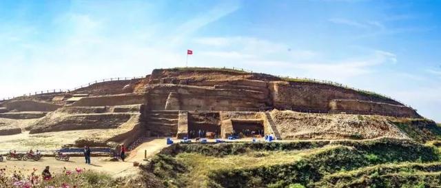 陕北发掘出一座4300年前的石头城，揭开了一个惊天之谜