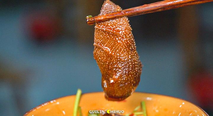 广西美蛙鱼火锅,美蛙鱼火锅底油熬制