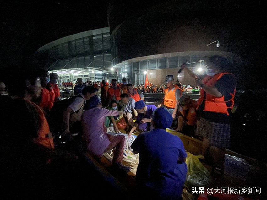 铁肩道义新医人红色基因永传承——新乡医学院防汛救灾和灾后重建工作纪实